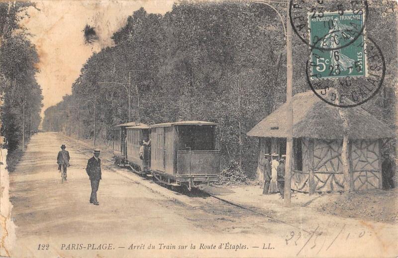 Carte postale ancienne Paris Plage - Arret Du Tramay Sur La Route D'Etaples