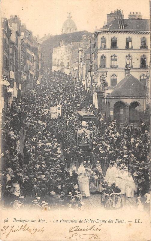 Carte postale ancienne Boulogne Sur Mer - La Procession De Notre Dame Des Flots à Boulogne-sur-Mer