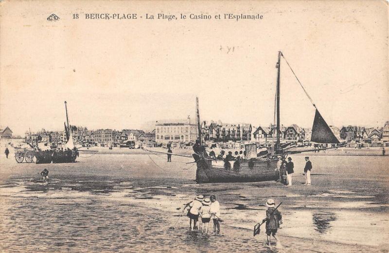 Carte postale ancienne Berck Plage - La Plage - Le Casino Et L'Esplanade à Berck