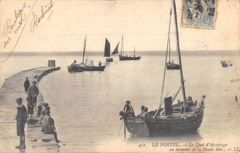 Carte postale ancienne Le Portel - Le Quai D'Accostage Au Moment De La Haute Mer au Portel