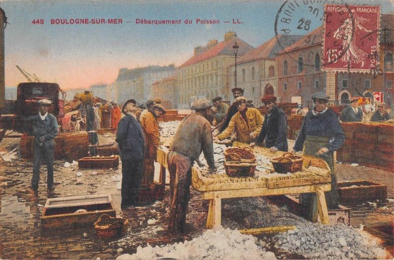 Carte postale ancienne Boulogne Sur Mer - Dechargement Du Poisson à Boulogne-sur-Mer