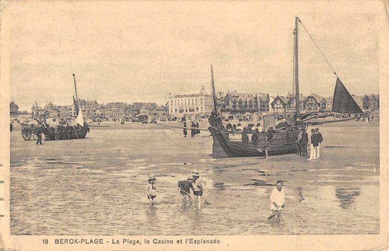 Carte postale ancienne Berck Plage - La Plage - Le Casino Et L'Esplanade à Berck