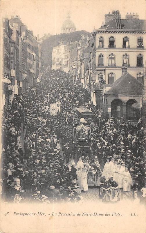 Carte postale ancienne Boulogne Sur Mer - La Procession De Notre Dame Des Flots à Boulogne-sur-Mer