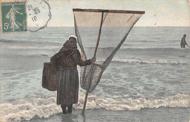 Carte postale ancienne Pecheuse De Crevettes