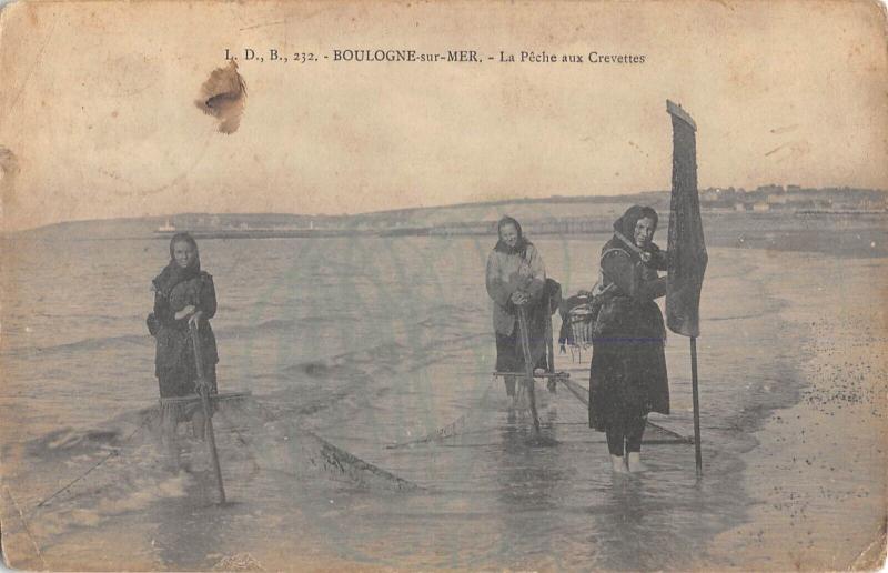 Carte postale ancienne Boulogne Sur Mer - La Peche Aux Crevettes à Boulogne-sur-Mer