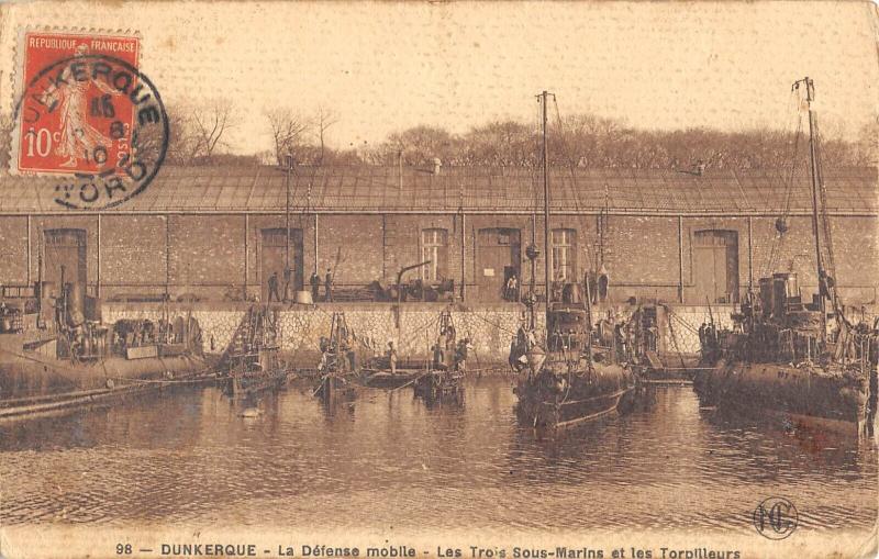 Carte postale ancienne Dunkerque - La Defense Mobile - Les 3 Sous Marins Et Les Torpilleurs à Dunkerque