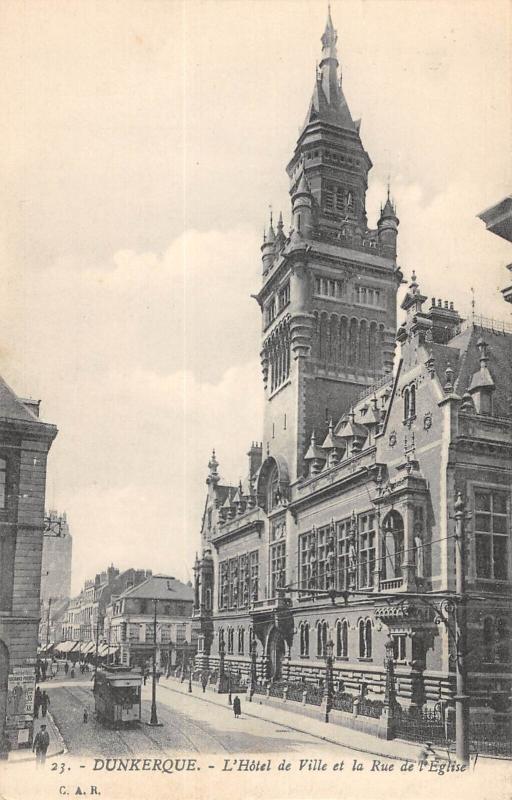 Carte postale ancienne Dunkerque - L'Hotel De Ville Et La Rue De L'Eglise à Dunkerque