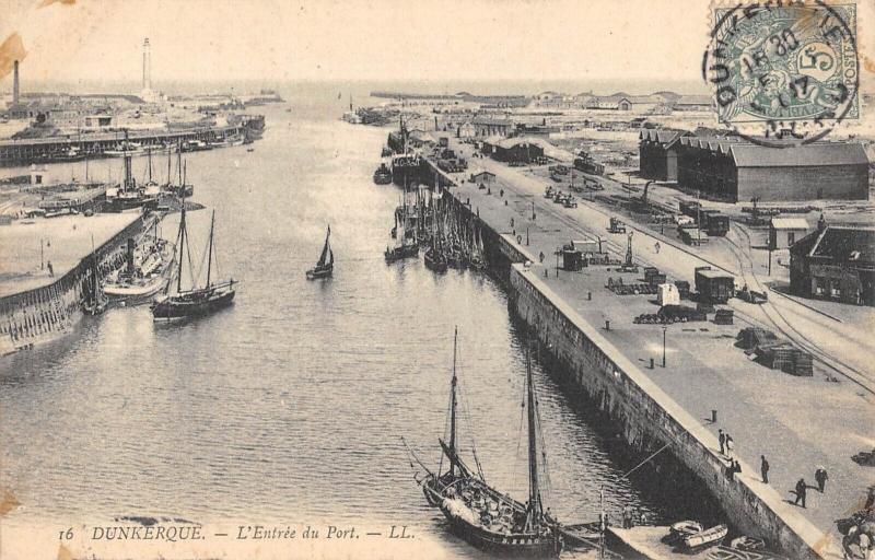 Carte postale ancienne Dunkerque - L'Entree Du Port à Dunkerque