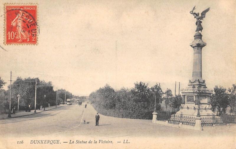 Carte postale ancienne Dunkerque - La Statue De La Victoire à Dunkerque