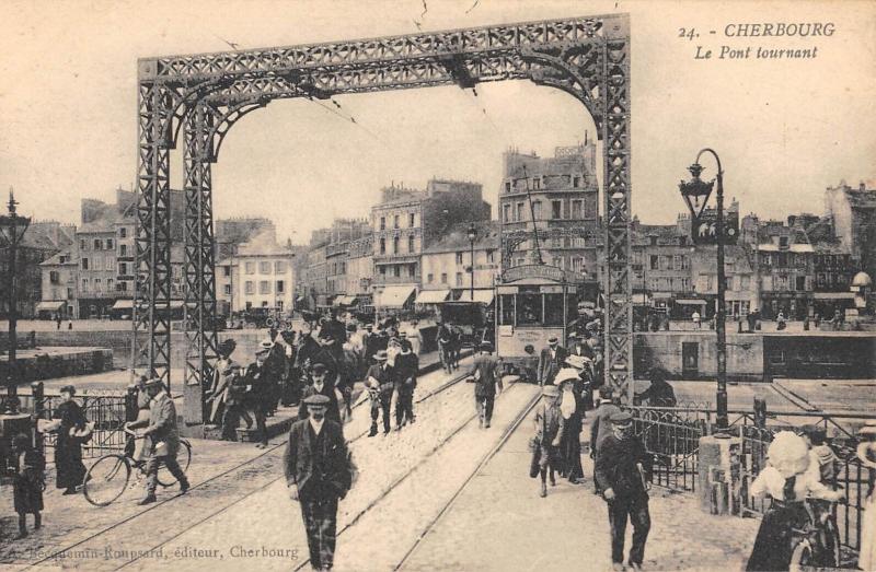 Carte postale ancienne Cherbourg - Le Pont Tournant - Tramway