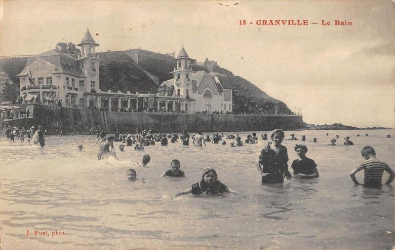 Carte postale ancienne Granville - Le Bain à Granville