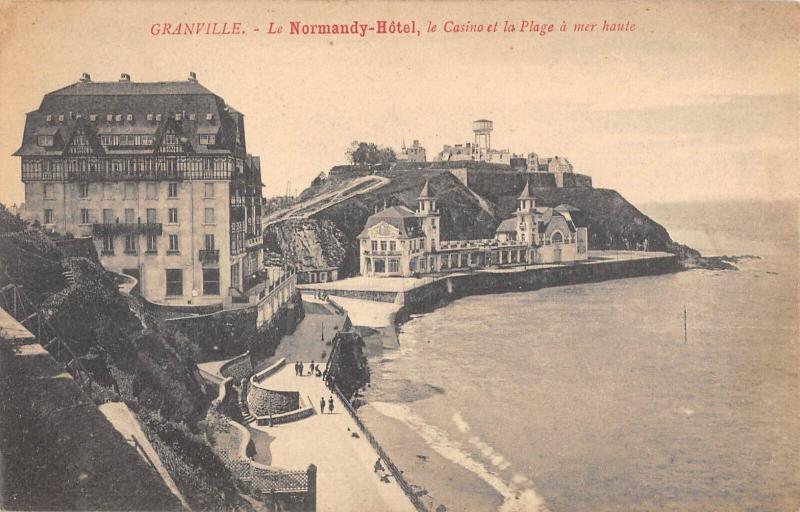 Carte postale ancienne Granville - Le Normandy Hotel - Le Casino Et La Plage A Mer Haute à Granville