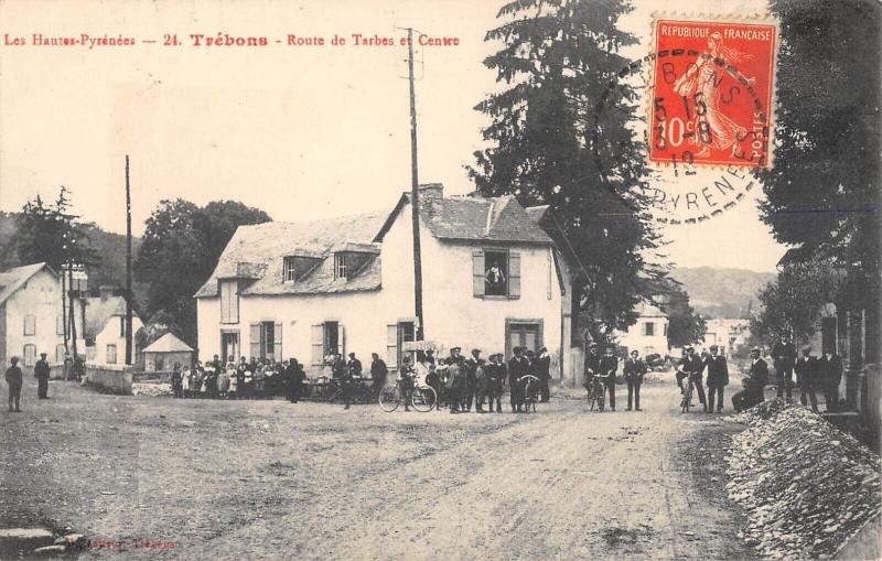 Carte postale ancienne Trebons - Route De Tarbes Et Centre à Trébons