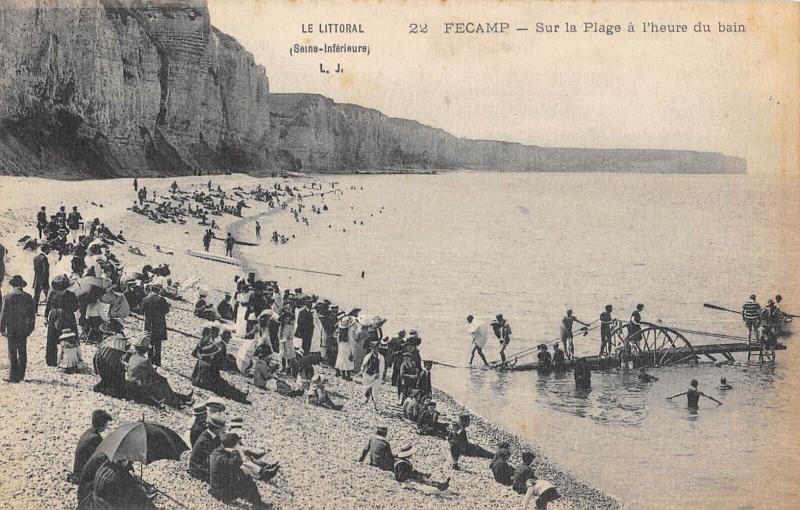 Carte postale ancienne Fecamp - Sur La Plage A L'Heure Du Bain à Fécamp