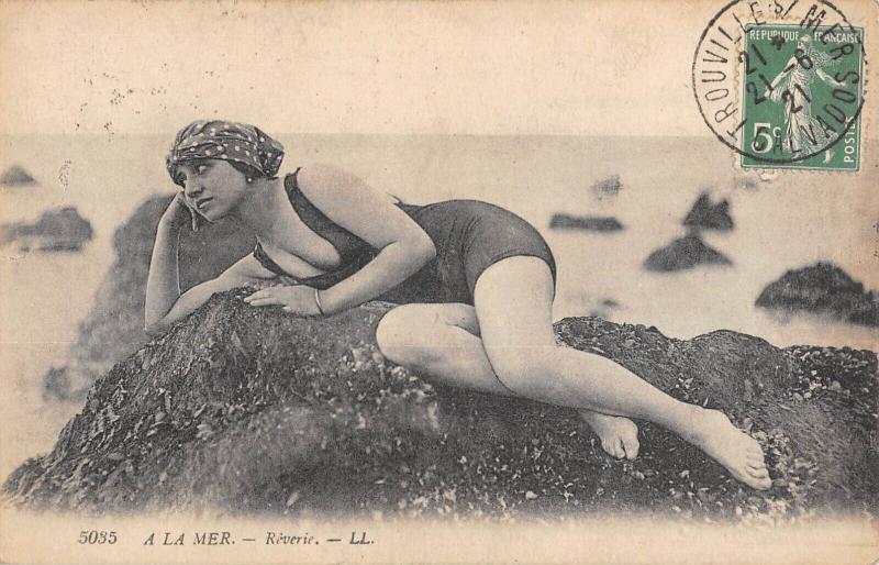 Carte postale ancienne A La Mer - Reverie