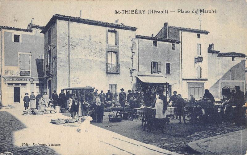 Carte postale ancienne Saint Thibery - Place Du Marche à Saint-Thibéry