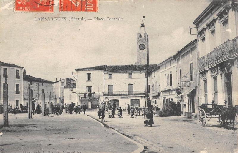 Carte postale ancienne Lansargues - Place Centrale à Lansargues
