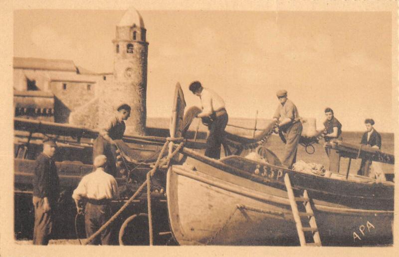 Carte postale ancienne Collioure - Plage De La Ville - Arrivee Des Pecheurs à Collioure