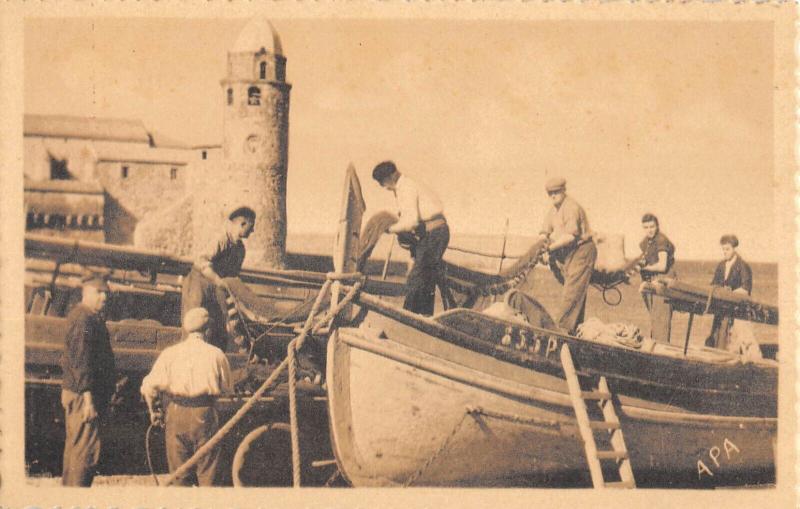 Carte postale ancienne Collioure - Plage De La Ville - Arrivee Des Pecheurs à Collioure