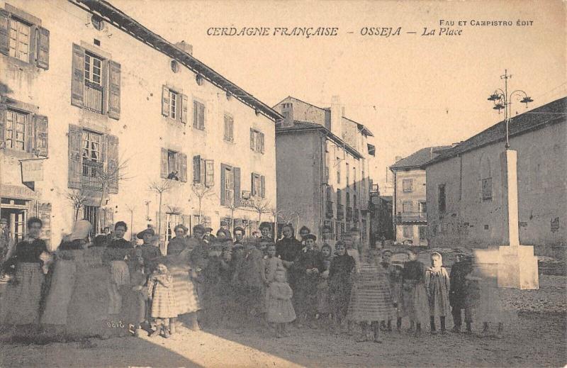 Carte postale ancienne Osseja - La Place à Osséja