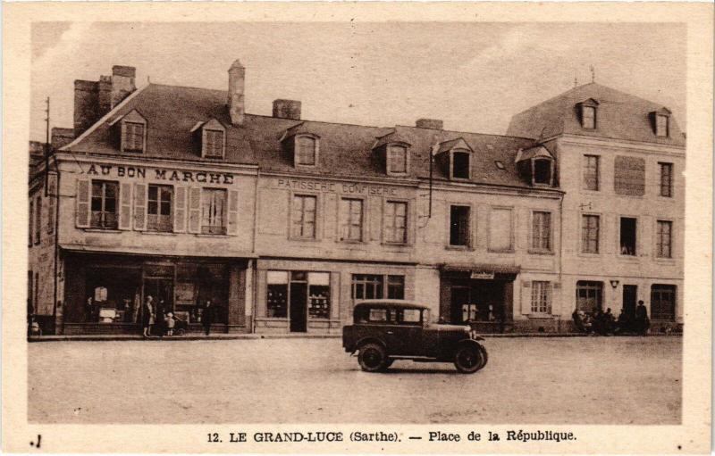 Carte postale ancienne Le Grand Luce Place de la Republique
