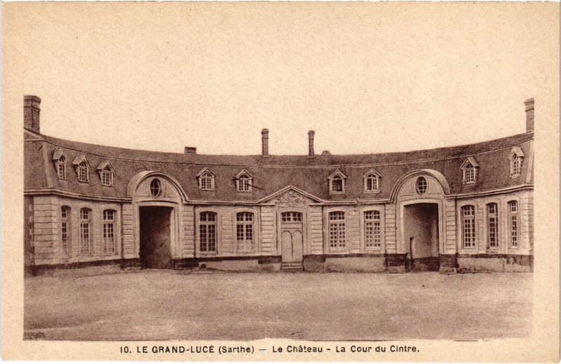 Carte postale ancienne Le Grand Luce le Chateau Cour du Cintre