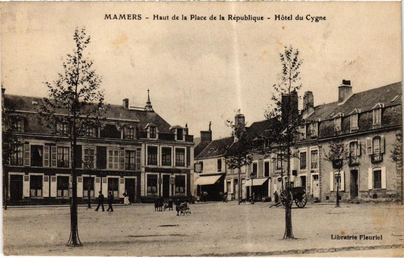 Carte postale ancienne Mamers Haut de la Place de la Republique à Mamers