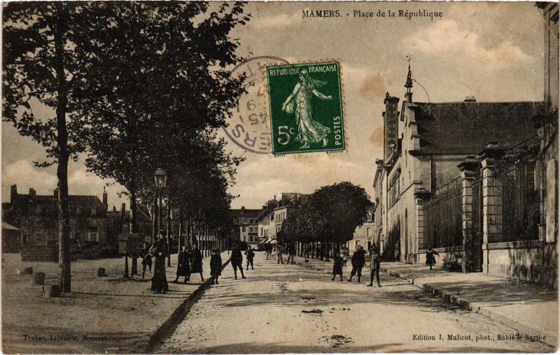 Carte postale ancienne Mamers Place de la Republique à Mamers