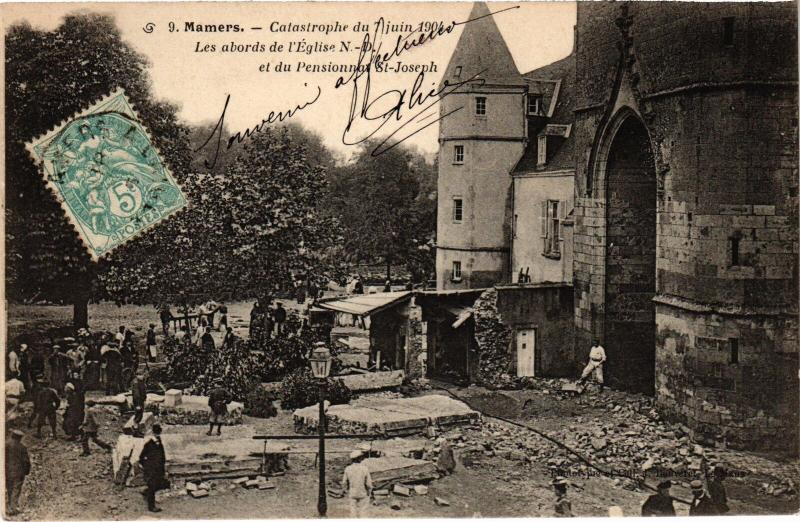 Carte postale ancienne Mamers les abords de l'Eglise Notre Dame à Mamers