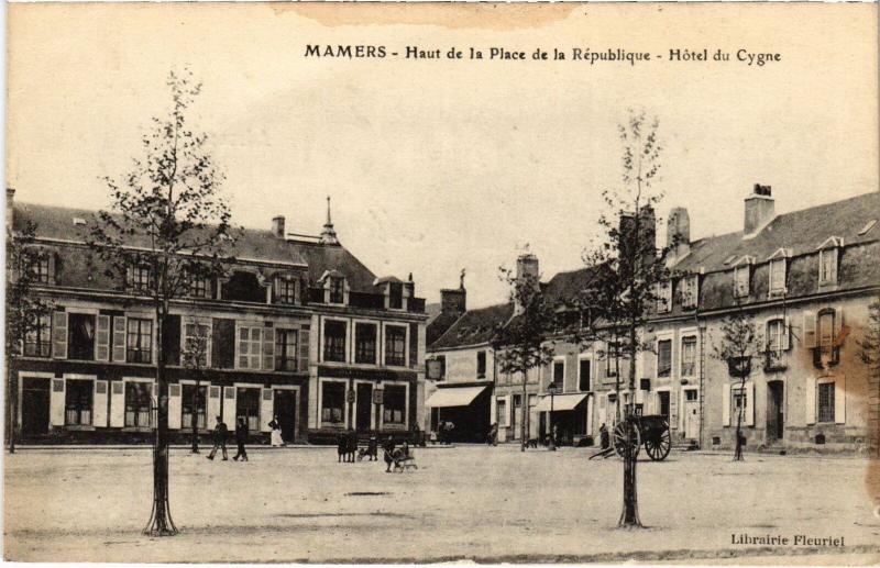 Carte postale ancienne Mamers Haut de la Place de la Republique à Mamers