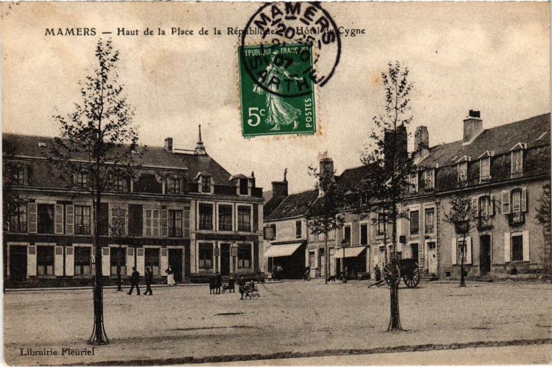 Carte postale ancienne Mamers Haut de la Place de la Republique à Mamers