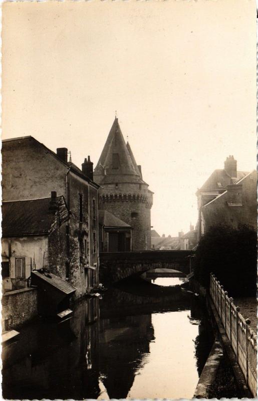 Carte postale ancienne La Ferte Bernard perspective sur la porte de ville