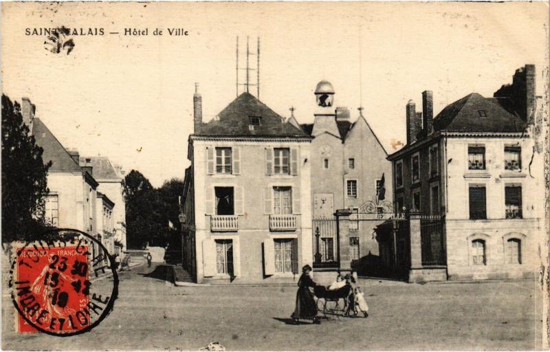 Carte postale ancienne St Calais Hotel de Ville