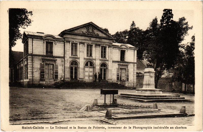 Carte postale ancienne St Calais le Tribunal Statue de Poitevin