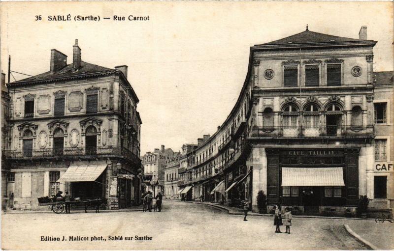 Carte postale ancienne Sable Rue Carnot