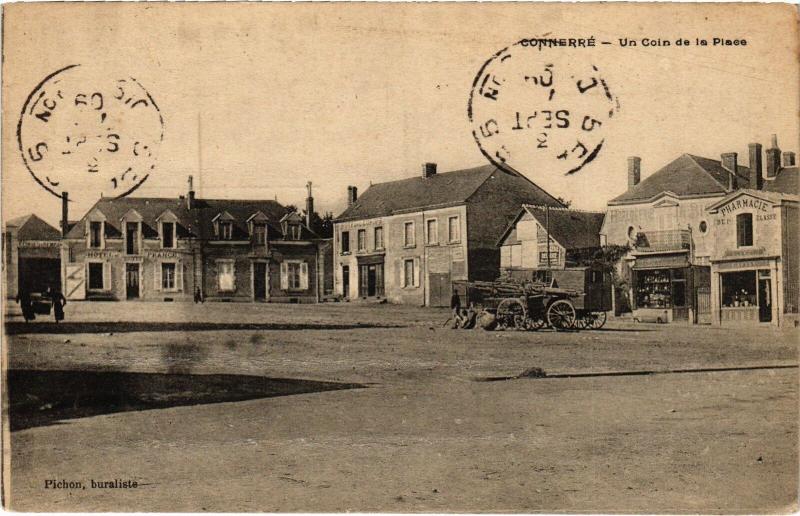 Carte postale ancienne Connerre un coin de la Place