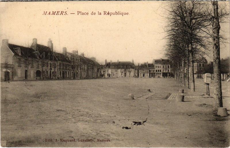 Carte postale ancienne Mamers Place de la Republique à Mamers