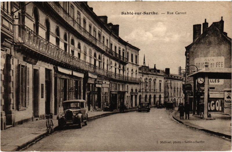 Carte postale ancienne Sable Rue Carnot
