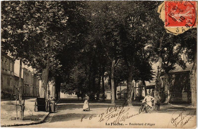 Carte postale ancienne La Fleche Caserne d'Infanterie La Cantine
