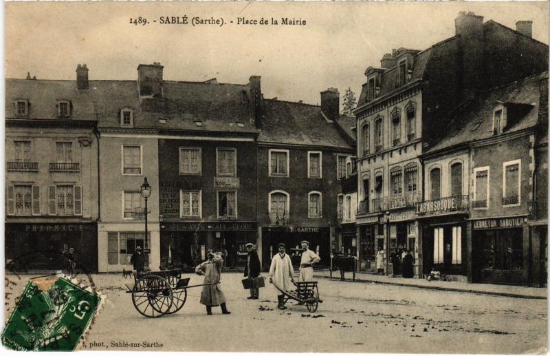 Carte postale ancienne Sable Place de la Mairie