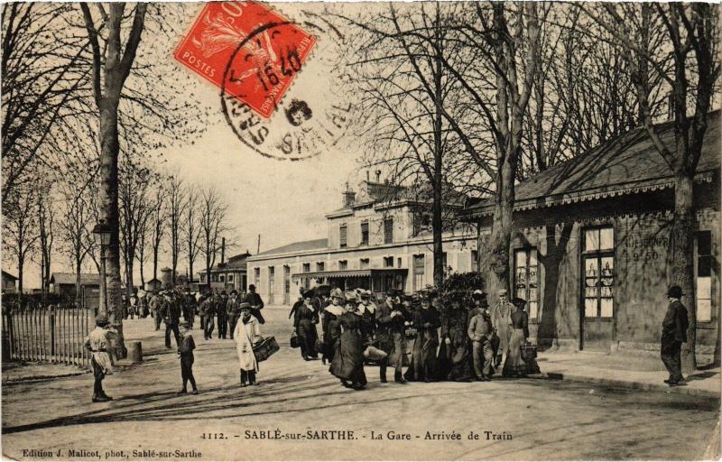 Carte postale ancienne Sable la Gare arrivee de train