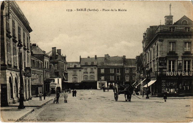 Carte postale ancienne Sable Place de la Mairie