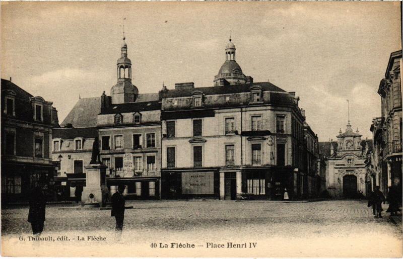 Carte postale ancienne La Fleche Place Henri Iv