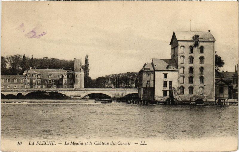 Carte postale ancienne La Fleche Chateau des Carmes le Moulin