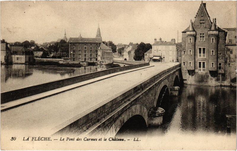 Carte postale ancienne La Fleche Pont des Carmes et le Chateau
