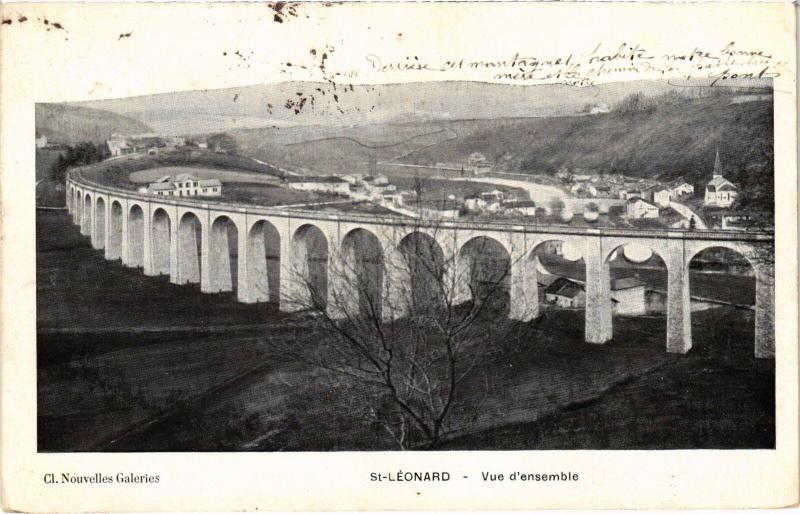 Carte postale ancienne St Leonard des Bois vue d'ensemble