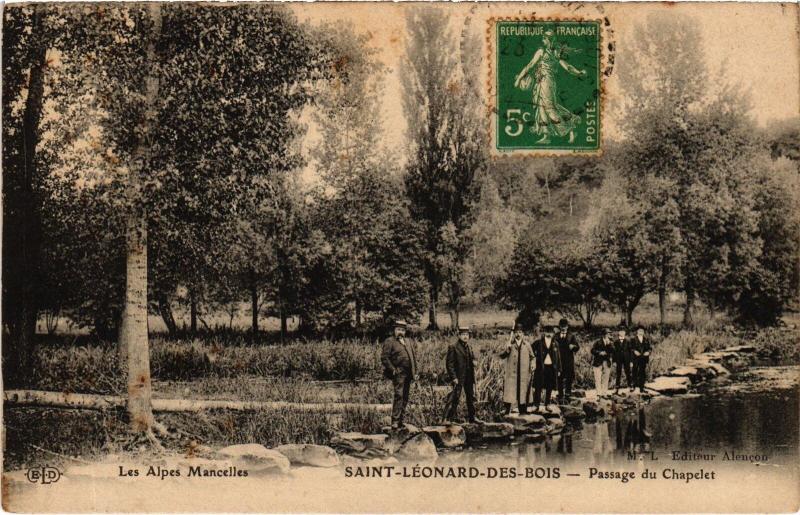Carte postale ancienne St Leonard des Bois Passage du Chapelet
