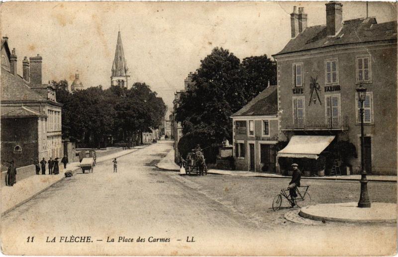 Carte postale ancienne La Fleche Place des Carmes