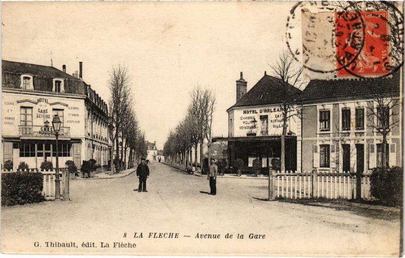 Carte postale ancienne La Fleche Avenue de la Gare