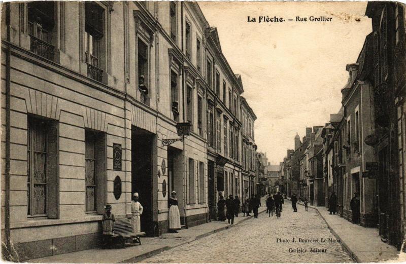 Carte postale ancienne La Fleche Rue Grollier